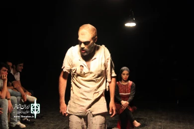 نمایش آناتومی تنهایی از تاریخ 23 تا 30 تیرماه در تالار وحدت ارومیه اجرا می شود.