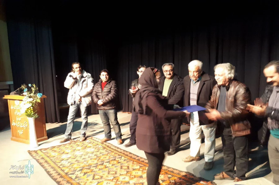 مراسم اعطای گواهینامه های پایان دوره‌ی بازیگری مقدماتی روز گذشته در مهاباد برگزار شد. 3