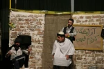 نمایش «ارنست و دایی کریم» در تکاب اجرا شد. 3