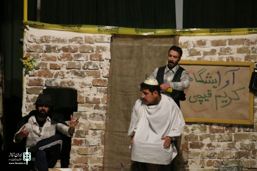 نمایش «ارنست و دایی کریم» در تکاب اجرا شد. 3