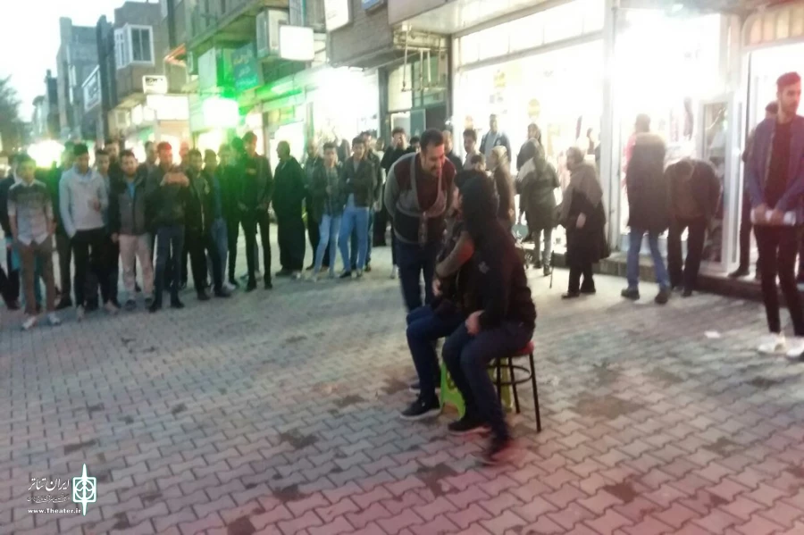 نمایش خیابانی«وسوسه» در بوکان اجرا شد. 2