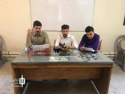 جلسه خوانش و تحلیل نمایشنامه « مستخدم ماشینی» در مهاباد برگزار شد