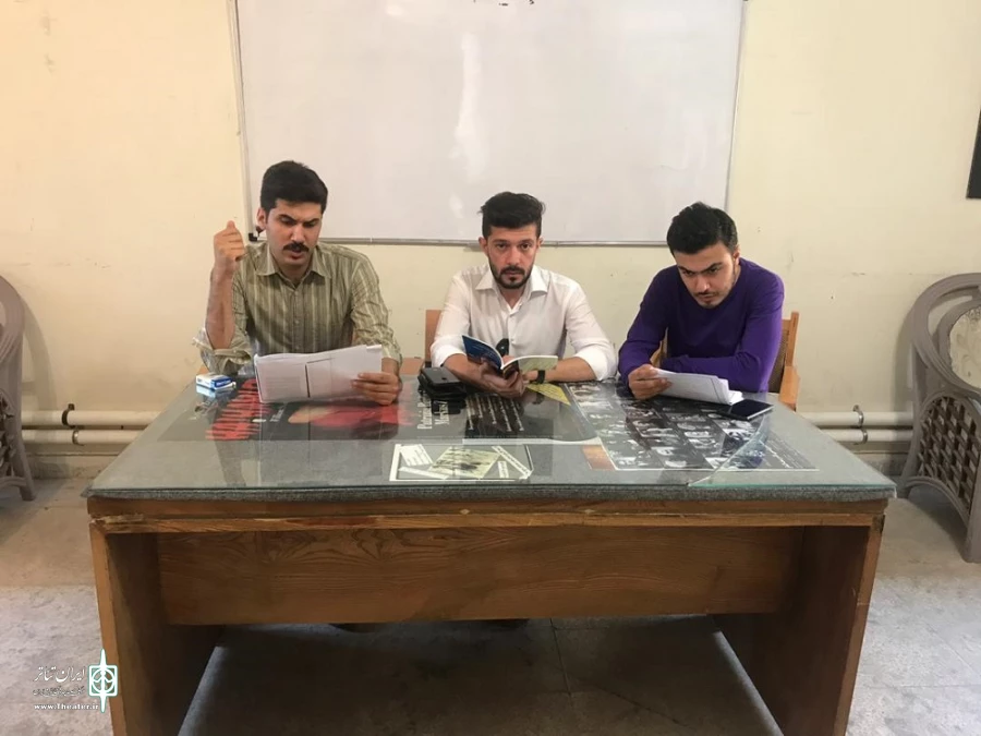 جلسه خوانش و تحلیل نمایشنامه « مستخدم ماشینی» در مهاباد برگزار شد 2