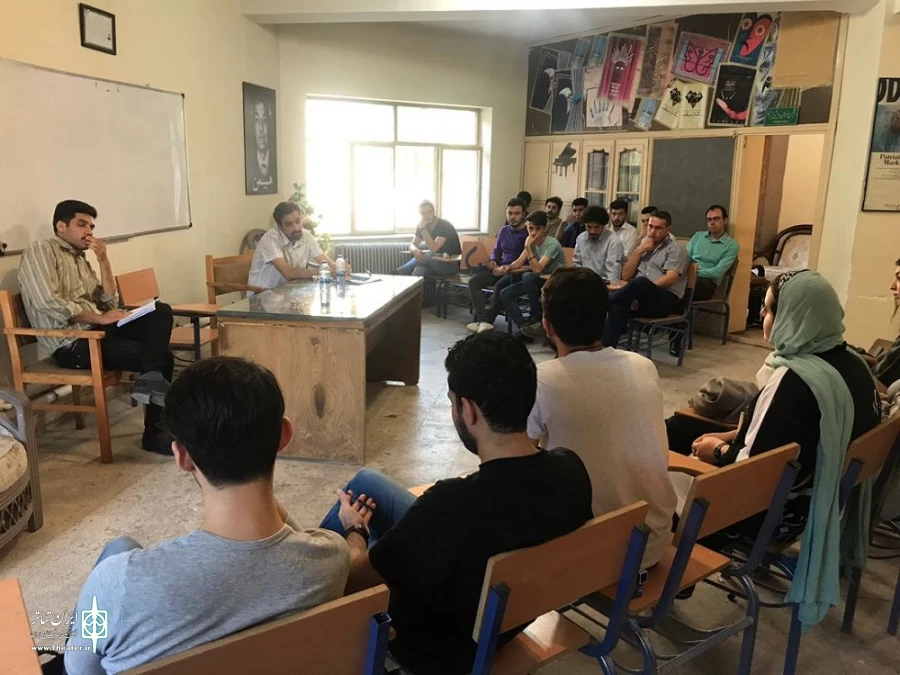جلسه خوانش و تحلیل نمایشنامه « مستخدم ماشینی» در مهاباد برگزار شد 3
