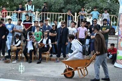 نمایش خیابانی « هزار تو » از شهرستان پیرانشهر مسافر لاهیجان شد