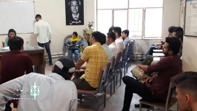 جلسه خوانش و تحلیل نمایش « اتاقی در هتل پلازا » در مهاباد برگزار شد