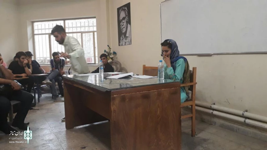 جلسه خوانش و تحلیل نمایش « اتاقی در هتل پلازا » در مهاباد برگزار شد 3