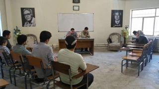 جلسه خوانش و تحلیل نمایش « مارکس در سوهو » در مهاباد برگزار شد