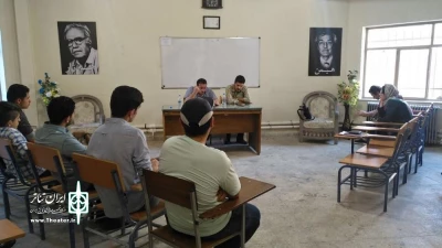 جلسه خوانش و تحلیل نمایش « مارکس در سوهو » در مهاباد برگزار شد