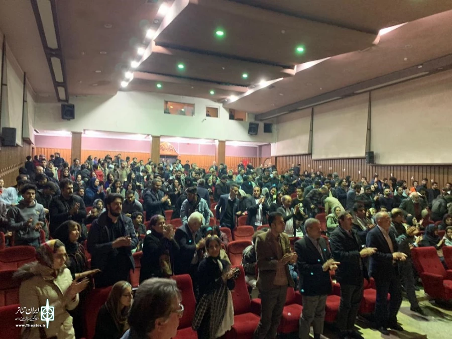 استقبال باشکوه هنرمندان و‌علامندان تئاتر در روز دوم سی‌ویکمین جشنواره تئاتر استان آذربایجان‌غربی. 6