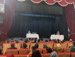 جلسه خوانش ، تحلیل و شناخت نمایش «جایی در‌میان خوک‌ها» در مهاباد برگزار شد. 3