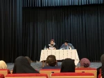 جلسه خوانش ، تحلیل و شناخت نمایش «جایی در‌میان خوک‌ها» در مهاباد برگزار شد. 4