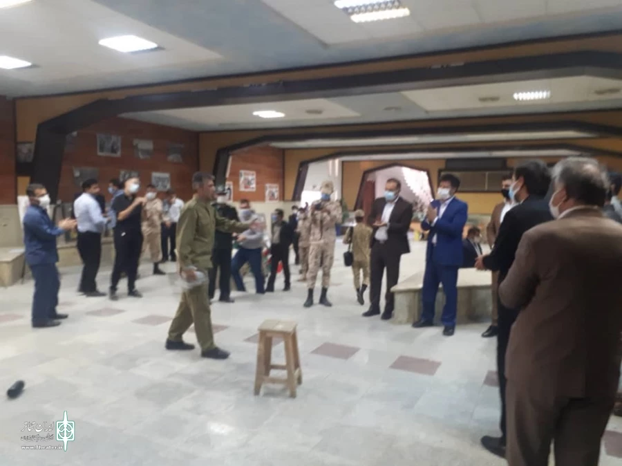 نمایش محیطی «خوابی بر بالش جنگ» در مهاباد به اجرا در آمد. 4