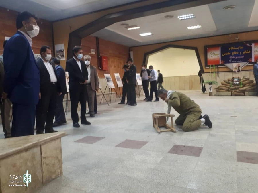 نمایش محیطی «خوابی بر بالش جنگ» در مهاباد به اجرا در آمد. 5