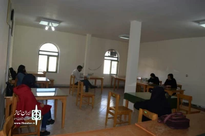 پرستار جنگ در شهرستان تکاب نمایشنامه‌خوانی شد