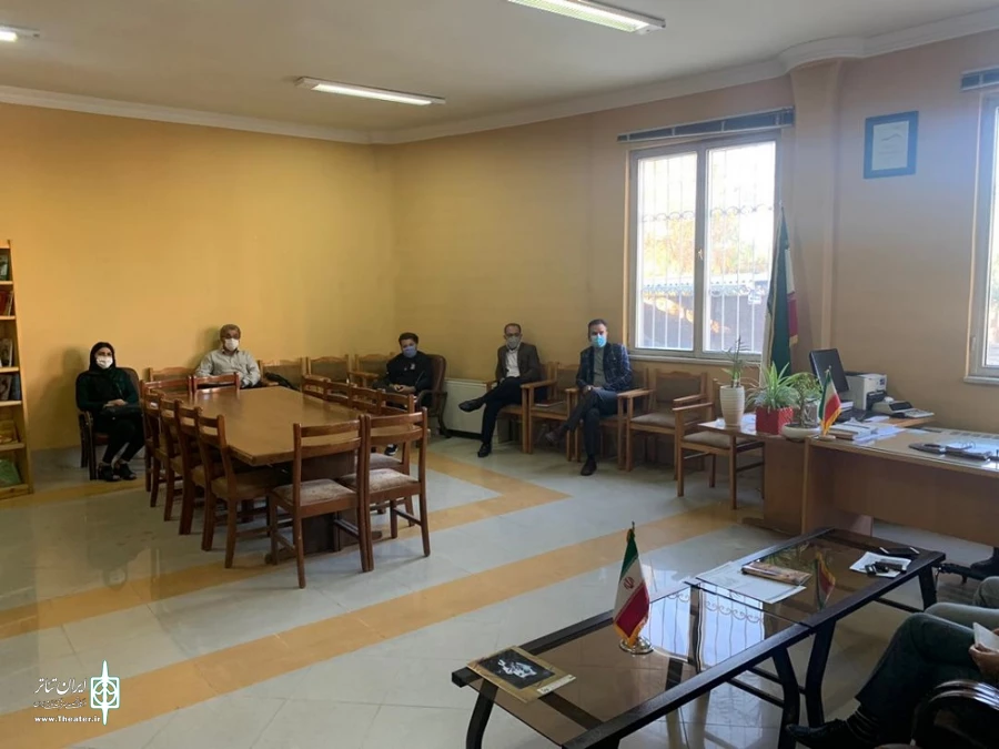 نشست هم اندیشی مسئولین و هنرمندان تئاتر شهرستان بوکان برگزار شد 4