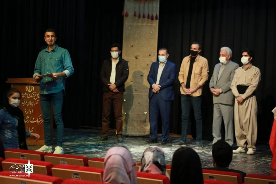اهدای گواهی آموزش بازیگری در شهرستان مهاباد. 2