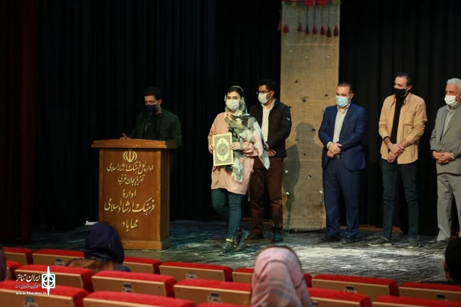 اهدای گواهی آموزش بازیگری در شهرستان مهاباد. 3