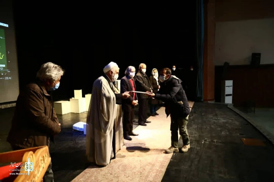 سی و دومین جشنواره تئاتر استان آذربایجان غربی با معرفی برگزیدگان خود خاتمه یافت. 6