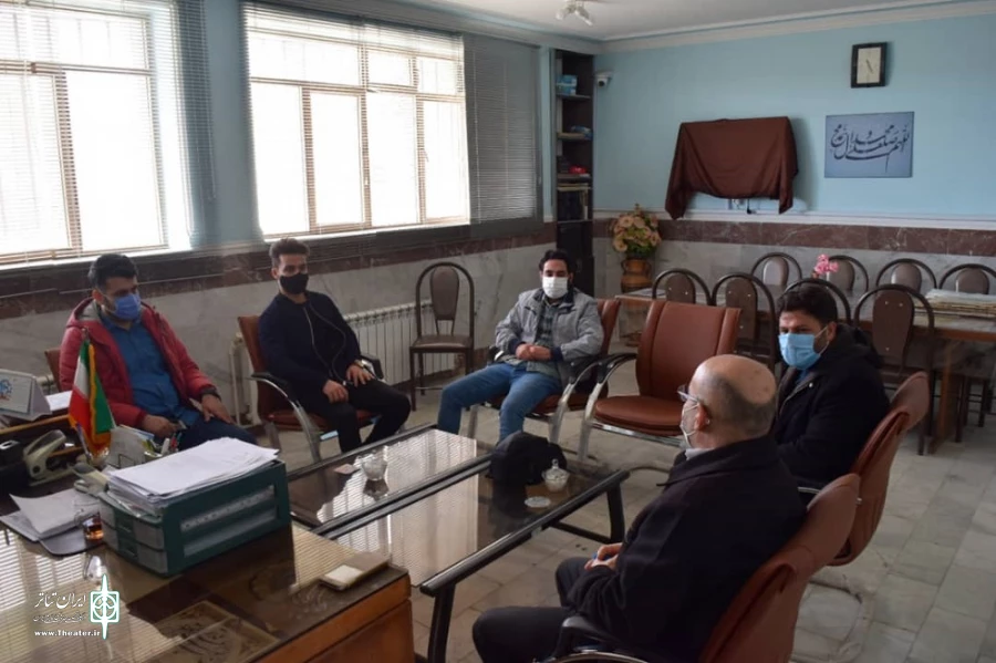 نشست هنرمندان تئاتر شهرستان تکاب با رئیس اداره فرهنگ و ارشاد اسلامی این شهرستان. 2