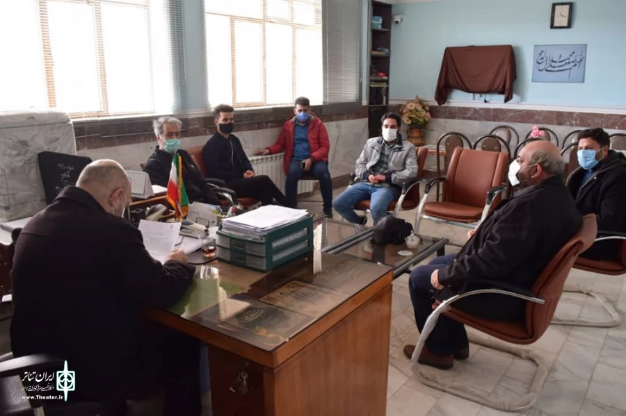 نشست هنرمندان تئاتر شهرستان تکاب با رئیس اداره فرهنگ و ارشاد اسلامی این شهرستان. 4