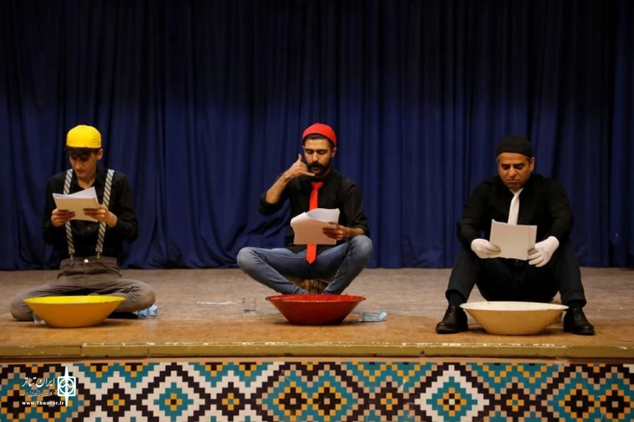 «‌لطفا خر نشوید » در پیرانشهر خوانش شد. 2