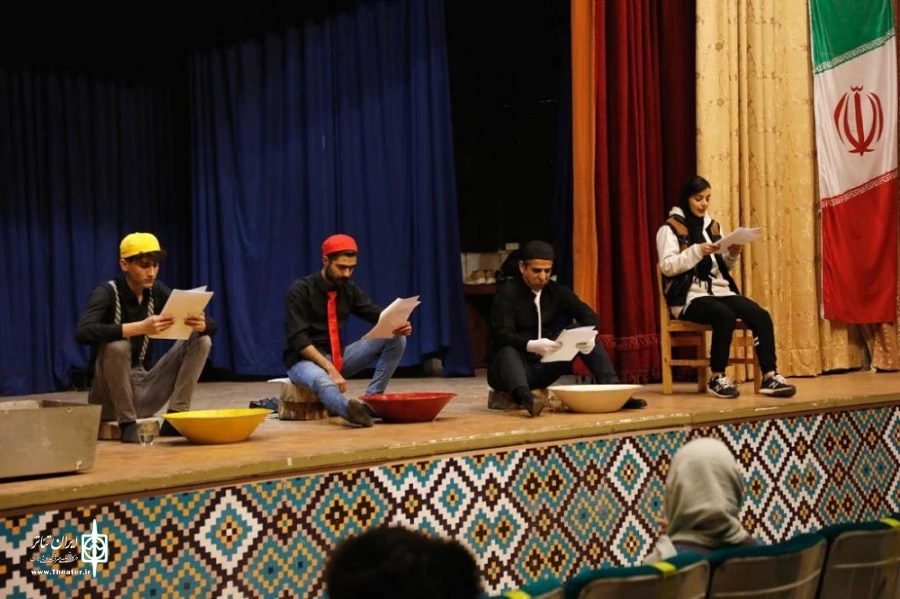 «‌لطفا خر نشوید » در پیرانشهر خوانش شد. 3