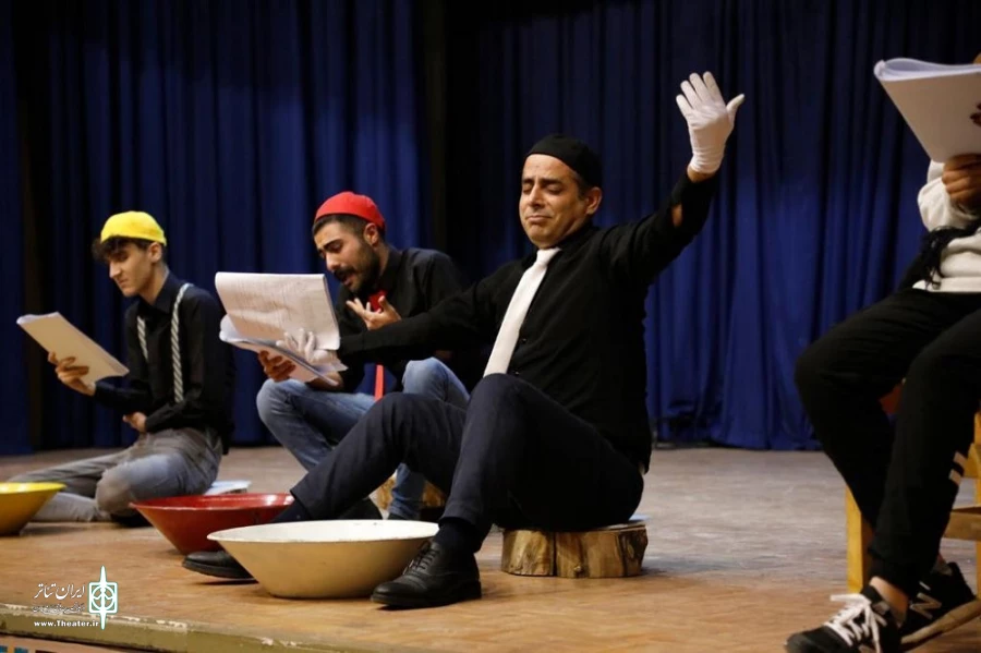 «‌لطفا خر نشوید » در پیرانشهر خوانش شد. 4