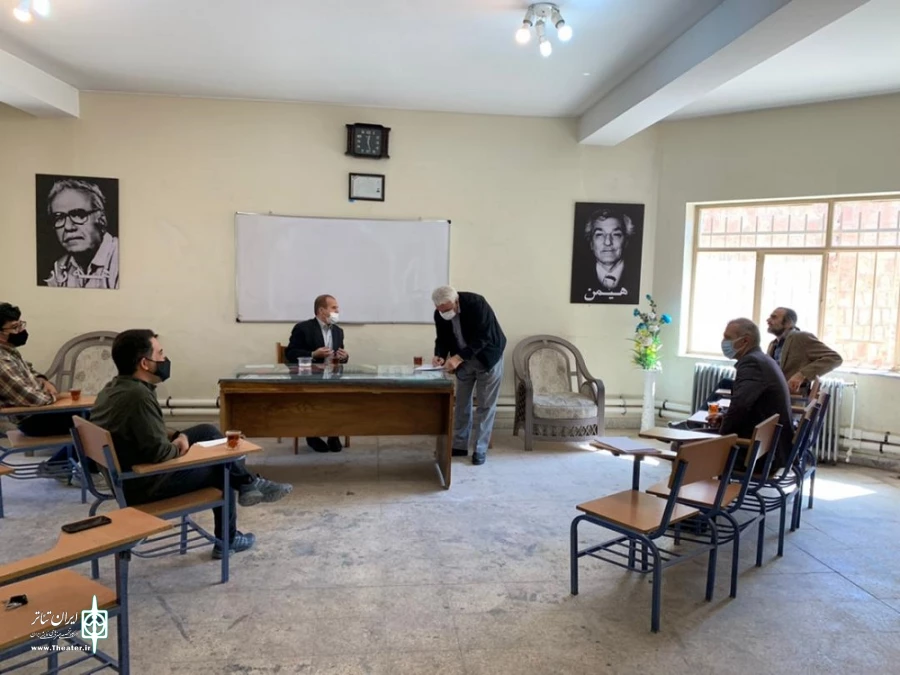 نشست هنرمندان تئاتر شهرستان مهاباد در خصوص وضعیت تئاتر این شهرستان. 4