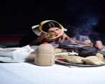 «همه‌‌ی گنجشک‌ها مرده‌ بودند» به اجرا در آمد.  2