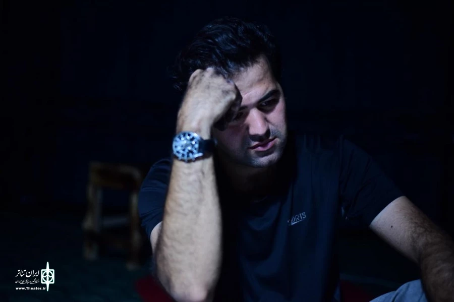 «همه‌‌ی گنجشک‌ها مرده‌ بودند» به اجرا در آمد.  6