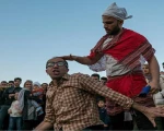 «از همه جا بی خبر» به پانزدهمین جشنواره بین‌المللی تئاتر خیابانی مریوان راه یافت. 2