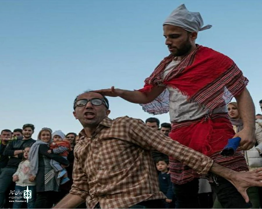 «از همه جا بی خبر» به پانزدهمین جشنواره بین‌المللی تئاتر خیابانی مریوان راه یافت. 2