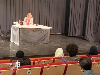 در حاشیه‌ی دومین روز جشنواره «مونودرام» مهاباد

کارگاه «کار کرد تئاتر در حوزه‌های شخصی و اجتماعی» برگزار شد
