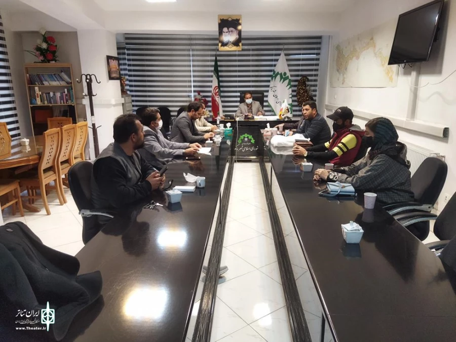 دفتر هنرهای نمایشی شهرستان ماکو نشست با اعضای شورای شهر ماکو برگزار کرد. 2
