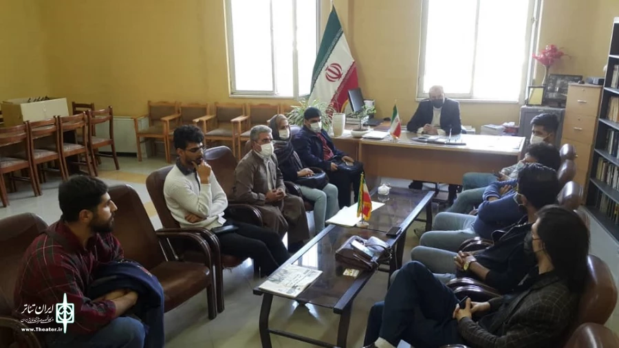 دفتر هنرهای نمایشی بوکان نشستی را با کارگردانان شهر برگزار کرد. 3