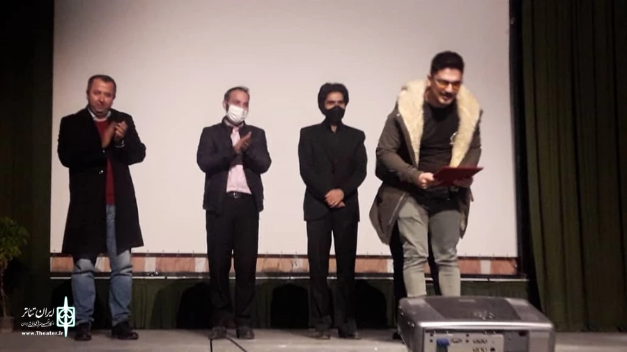 برگزیدگان دومین جشنواره نمایشنامه خوانی « آوای صحنه » شهرستان میاندوآب مشخص شد. 5