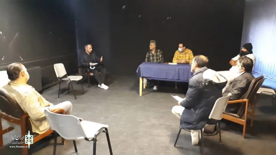 نشست جمعی از هنرمندان تئاتر شهرستان میاندوآب در خصوص برگزاری جشنواره «نهال» میاندوآب. 2