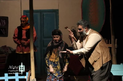 به قلم زنده یاد استاد اکبر رادی

نمایش «محاق» در شهرستان میاندوآب به روی صحنه رفت