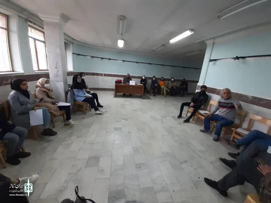 نمایشنامه خوانی کتاب من آلیس نیستم در شهرستان تکاب خوانش شد. 2
