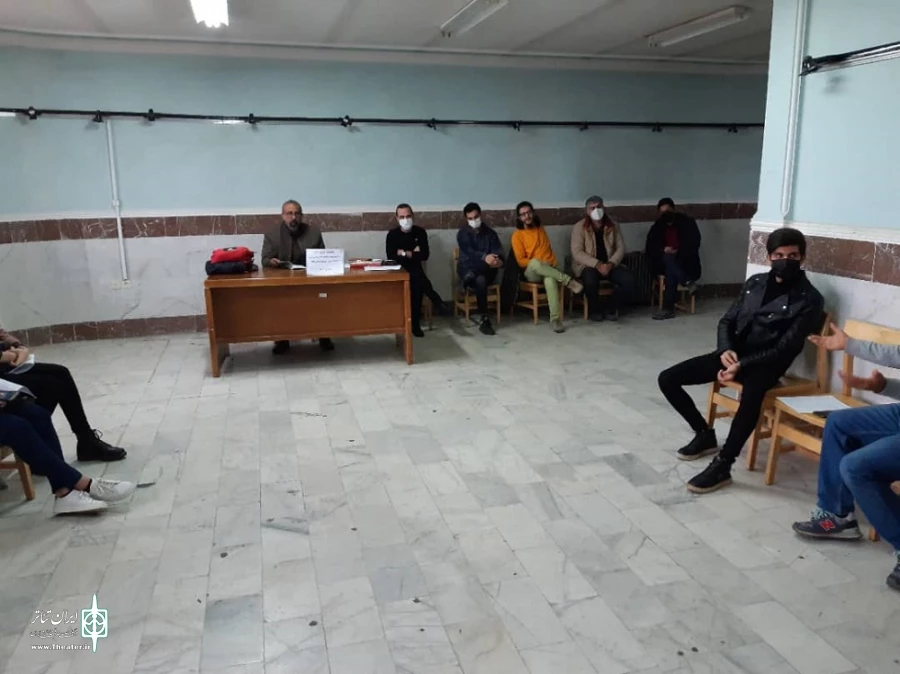 نمایشنامه خوانی کتاب من آلیس نیستم در شهرستان تکاب خوانش شد. 4