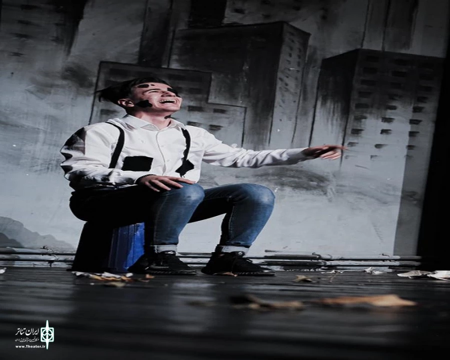 اثری دیگر از آثار منتخب جشنواره تئاتر «مونودرام» شهرستان مهاباد به صحنه رفت. 4