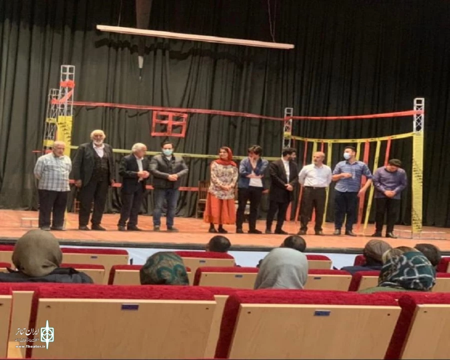 بعداز مدت ها به خاطر شرایط کرونایی تئاتر در شهرستان خوی دوباره جان گرفت. 5