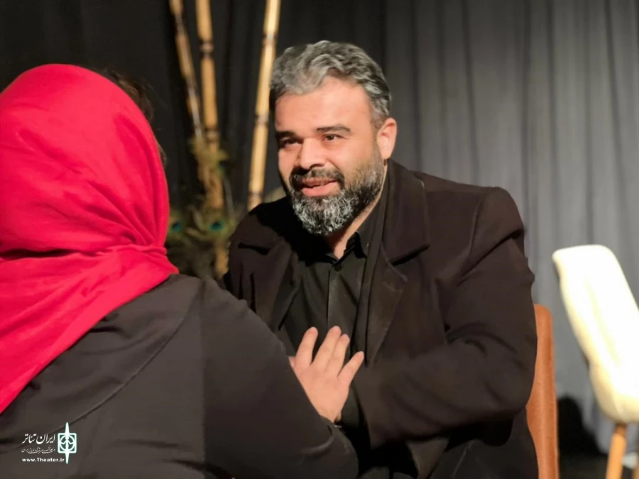 نمایش ماهی ها می میرند  به عنوان دومین اجرای روز نخست به روی صحنه رفت  2