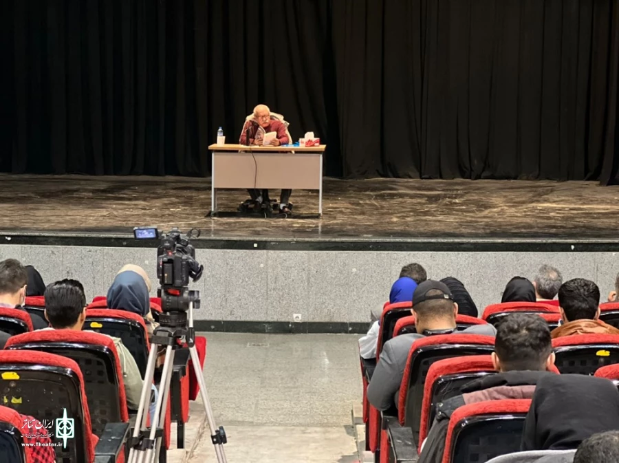 جلسه ی داستان خوانی استاد بهزاد فراهانی در حاشیه جشنواره برگزار گردید 5
