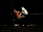 نمایش هیچ کس را محکم بغل نکن در شهرستان شوط به روی صحنه رفت 3