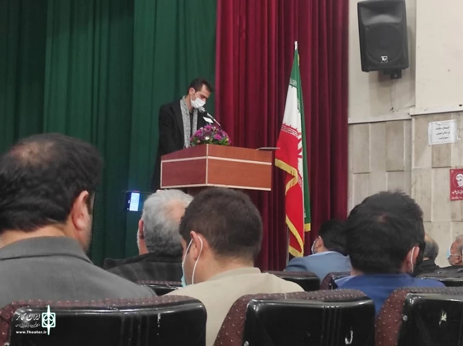 با حضور مدیر عامل انجمن هنرهای نمایشی استان آذربایجان‌غربی، جمعی از مسئولان شهرستان، هنرمندان، پیشکسوتان و اصحاب رسانه. 3