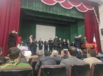با حضور مدیر عامل انجمن هنرهای نمایشی استان آذربایجان‌غربی، جمعی از مسئولان شهرستان، هنرمندان، پیشکسوتان و اصحاب رسانه. 4