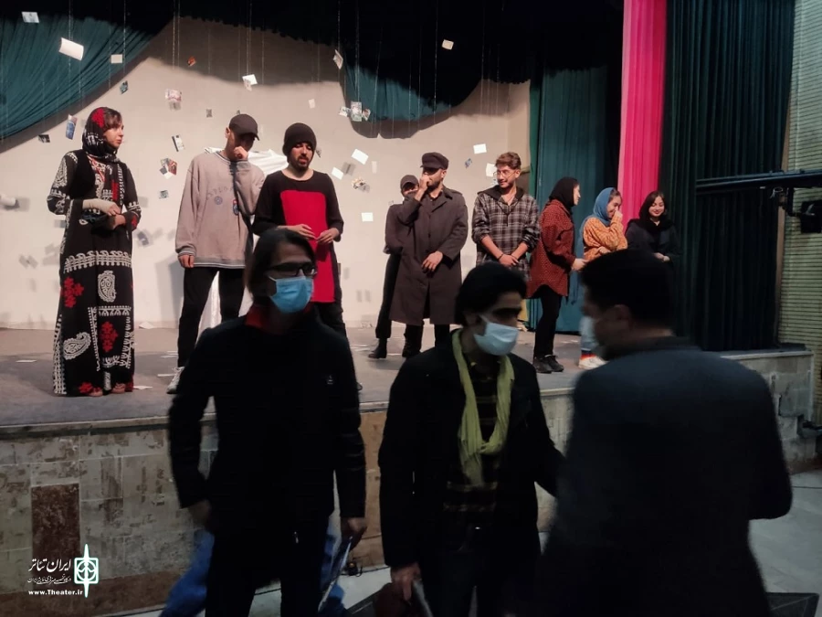 نمایش پژمرد در جشنواره رامان سردشت به روی صحنه رفت 7