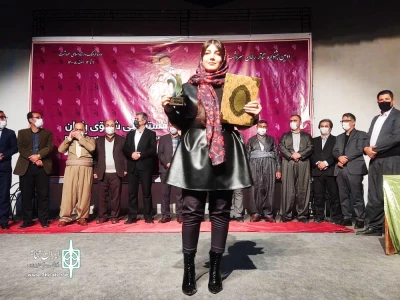 با کارگردانی و بازی شبنم راموز

نمایش «سگ‌ها مادرت را می‌خورند» کار برگزیده دومین جشنواره رامان ش